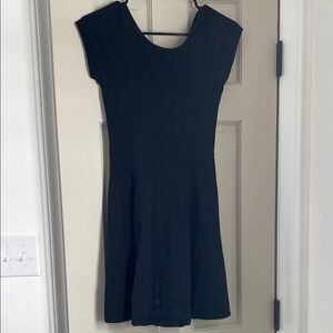 Chic Black Cap Sleeve Dress